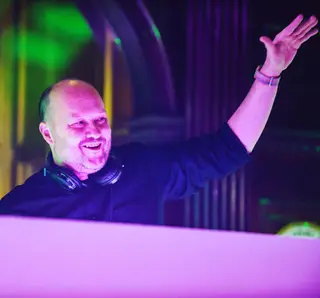 MikeR Interview: Management Consultant To Progressive House Anthems - EDM news article