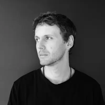 Simon Vuarambon - Electronic music DJ from Amsterdam