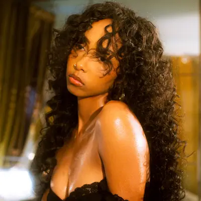 Girlfriend - Electronic music DJ from Paris