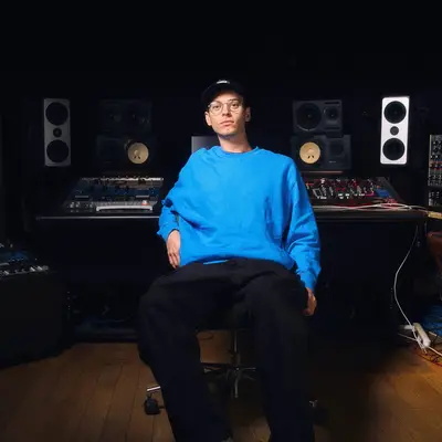 Pura Pura - Electronic music DJ from Paris