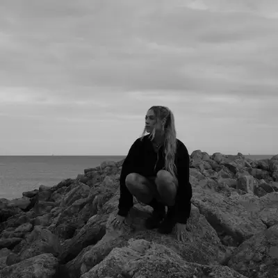 re:ni - Electronic music DJ from Paris