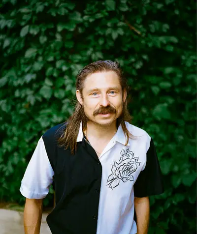 Manfredas - Electronic music DJ from Paris