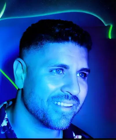 Hovani - Electronic music DJ from Amsterdam