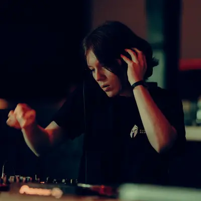 Justine Perry - Electronic music DJ from Amsterdam
