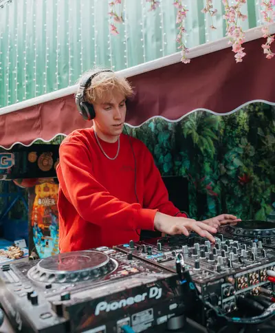 Sam Beach - Electronic music DJ from London