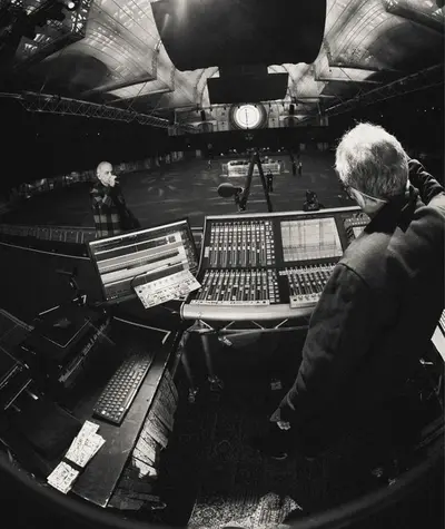 Underworld - Electronica music DJ