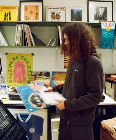 Izco - Electronic music DJ from London