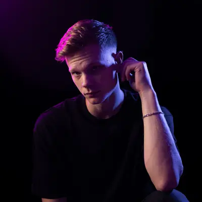 Rem Siman - Electronic music DJ from Melbourne