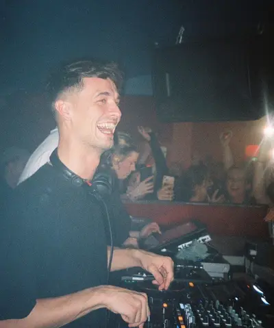 Ewan McVicar - Electronic music DJ from Paris