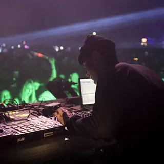 Sweely - Electro, Breaks DJ from Bordeaux, France