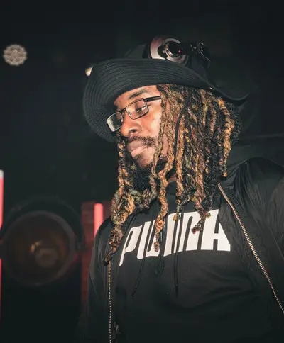 Logan_olm - Electronic music DJ from London