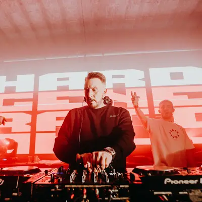 Mark Breeze - Electronic music DJ from Paris