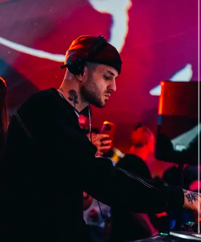 Paleman - Electronic music DJ from Paris