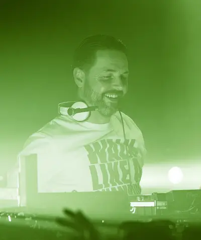 Voltage - Electronic music DJ from Paris