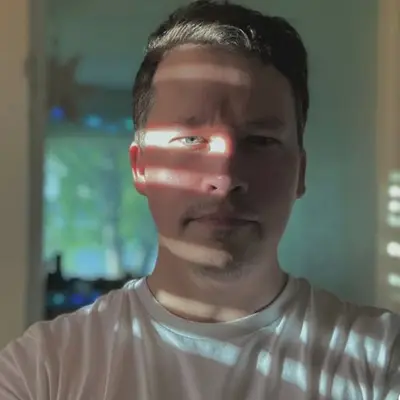 Rolando Simmons - Electronic music DJ from Berlin