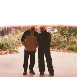 Dual Monitor - Electronic DJ from Paris