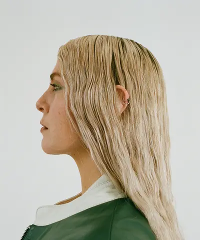 Sally C - Electronic music DJ from Paris