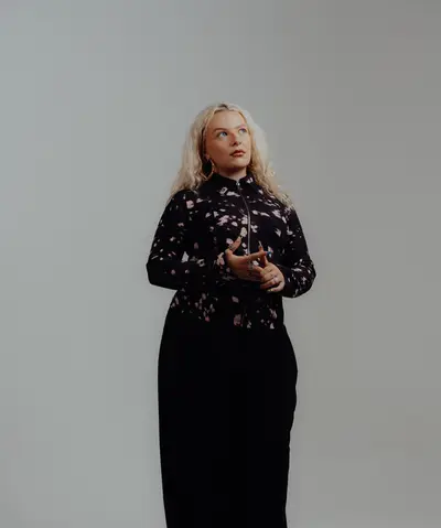 Megan Wroe - Electronic music DJ from Paris