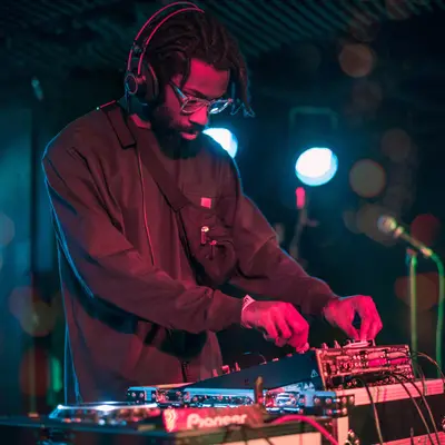 Kush Jones - Electronic music DJ from Los Angeles