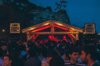 BONANZA x BONDANCE pres. 10h beach party at Hola Club Sitges (Cala Vallcarca) BONANZA x BONDANCE pres. 10h beach party at Hola Club Sitges (Cala Vallcarca)