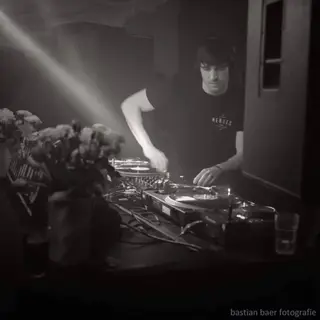 strumfrei mit Jago K. & Freunde at Minimal Bar strumfrei mit Jago K. & Freunde at Minimal Bar