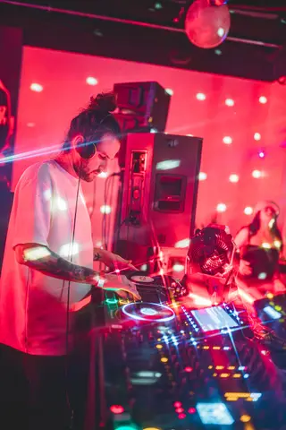 FDTT Invites Bruno Limma at Bar Rosso