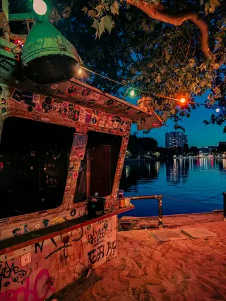 THE UNKNOWN x 925 🄾🄿🄴🄽 🄰🄸🅁 (donation-based) at Gestrandet An Der Jannowitzbrücke THE UNKNOWN x 925 🄾🄿🄴🄽 🄰🄸🅁 (donation-based) at Gestrandet An Der Jannowitzbrücke