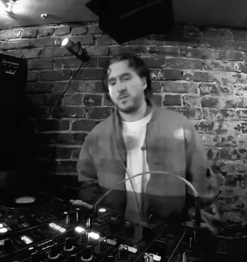 Chris Cue & Holly Why at Ernest Chris Cue & Holly Why at Ernest