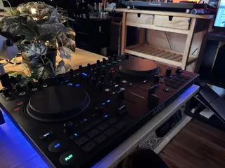 Native Instruments Traktor MX2 Review – An Editor’s Choice Controller Perfect for Creative DJing - EDM news article Native Instruments Traktor MX2 Review – An Editor’s Choice Controller Perfect for Creative DJing - EDM news article