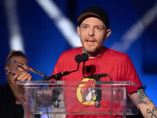 Deadmau5 discovers DJ using an AI-generated version of him to promote their music: “This is just the beginning for talentless f**ks abusing this tech” - EDM news article