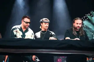 Swedish House Mafia pay tribute to Avicii during New Years show - EDM news article