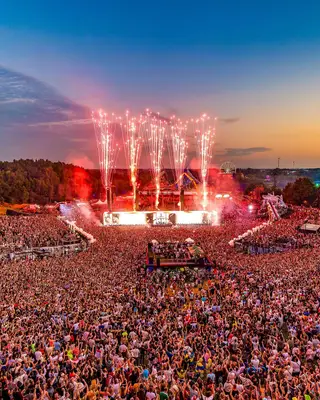 Tomorrowland ordered to repay €450,000 over single-use cup violation - EDM news article