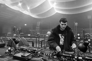 Fred again.. brings out Underworld at recent event - EDM news article Fred again.. brings out Underworld at recent event - EDM news article