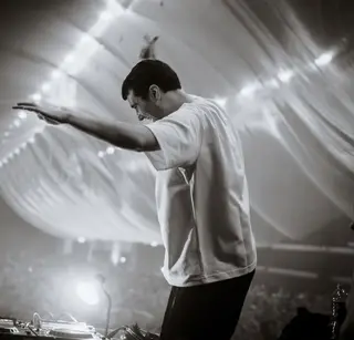 Fred again.. releases ‘OK OK (Hamdi Remix)’ as first preview of ‘USB002 REMIXES’: Listen - EDM news article