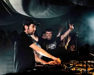 Fred again.. shares full b2b set with Daft Punk’s Thomas Bangalter: Watch - EDM news article Fred again.. shares full b2b set with Daft Punk’s Thomas Bangalter: Watch - EDM news article