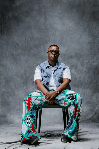 Shimza and Elderbrook Team Up on New Single ‘Falling’ - EDM news article Shimza and Elderbrook Team Up on New Single ‘Falling’ - EDM news article