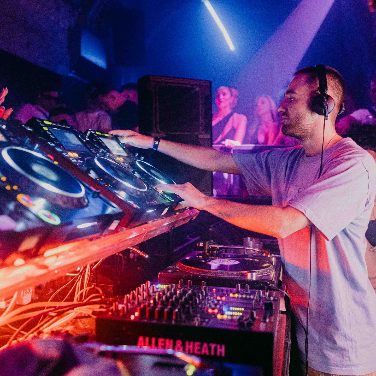 Locky - House DJ from Los Angeles